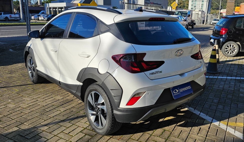 hyundai hb20x 1.6 16v flex evolution automatico 4p 2020
