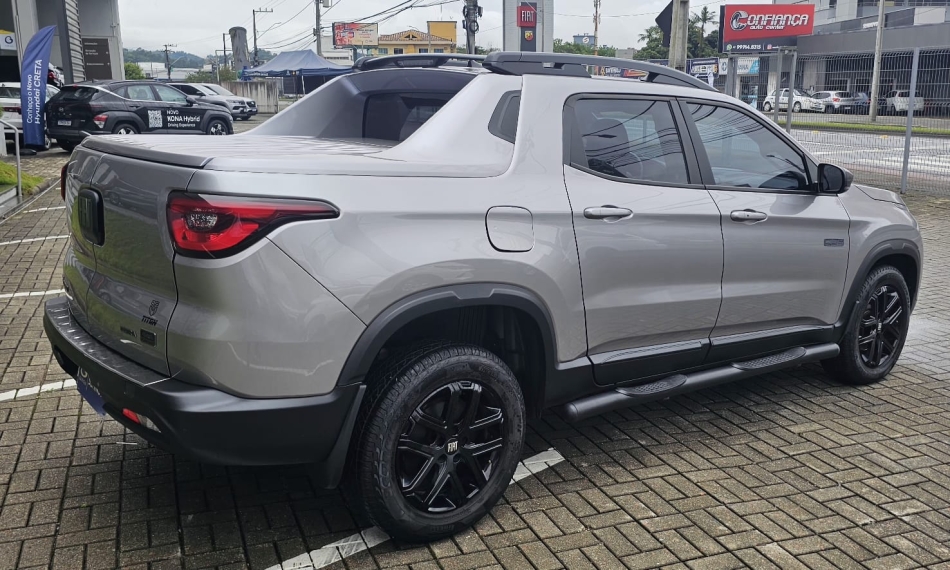 fiat toro 2.0 16v turbo diesel ultra 4wd at9 4p automatico 2022