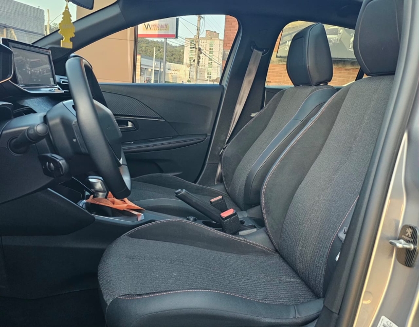 peugeot 208 1.6 16v flex roadtrip at6 4p automatico 202315