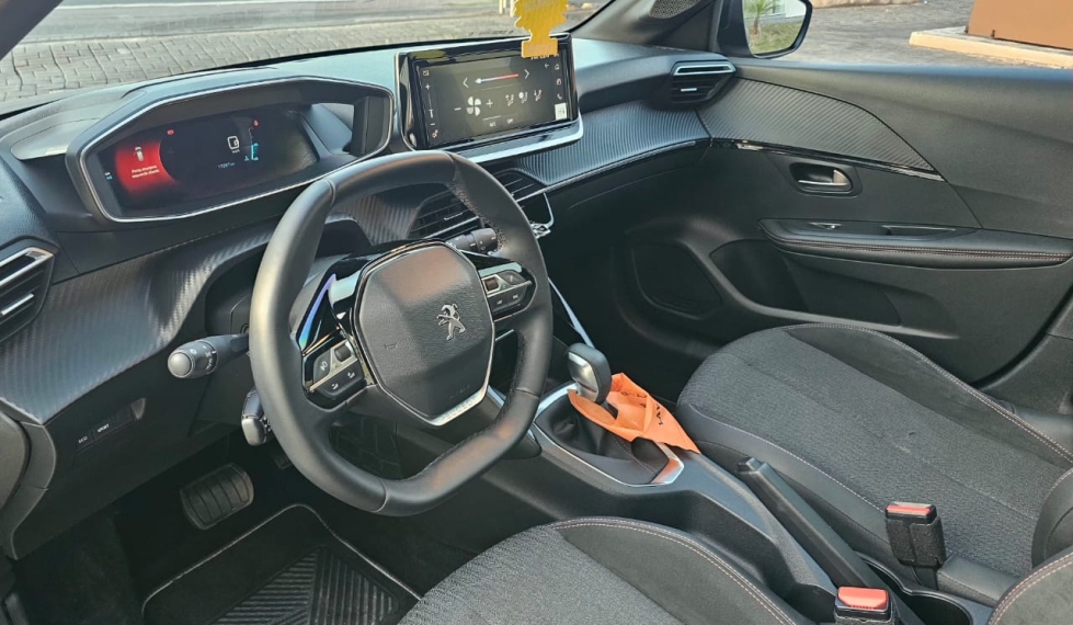 peugeot 208 1.6 16v flex roadtrip at6 4p automatico 202313