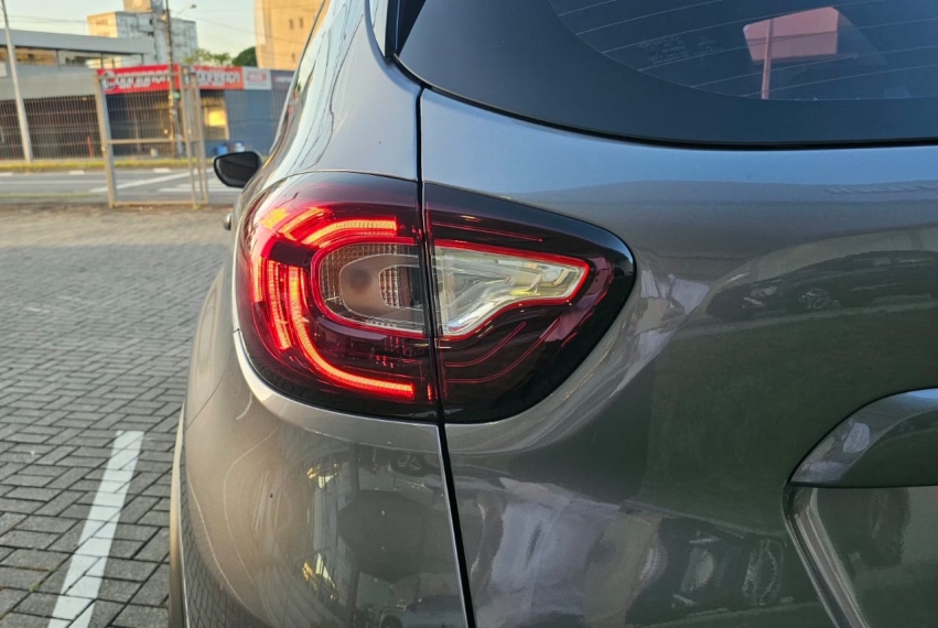 renault captur 1.3 tce flex intense x-tronic 4p automatico 20229