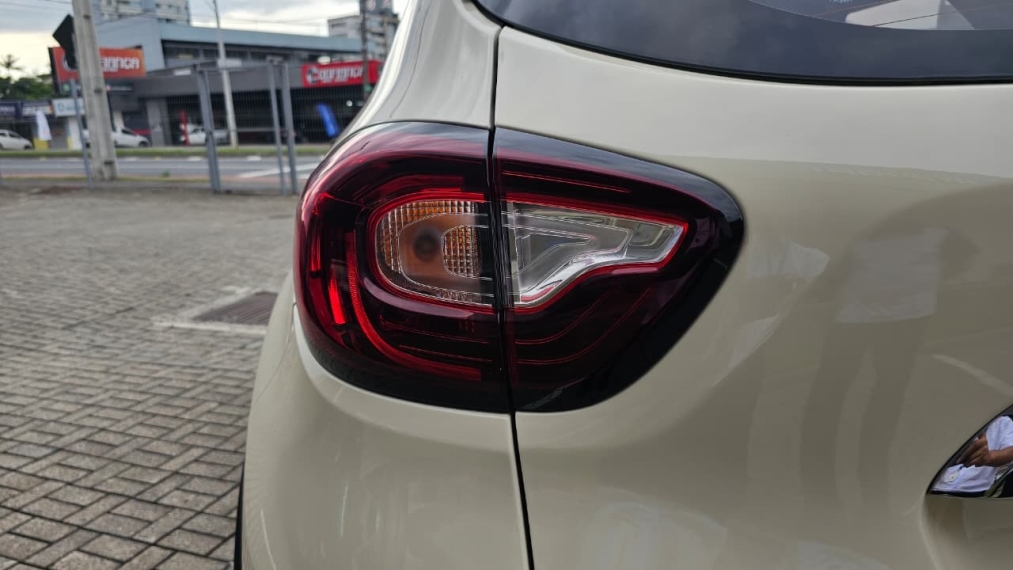 renault captur 1.6 16v sce flex zen x-tronic 4p automatico 20189