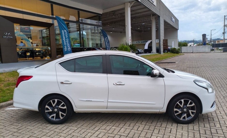 nissan versa 1.6 16v flexstart unique 4p xtronic flex automatico 20173