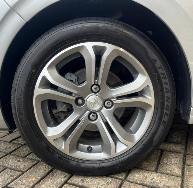 peugeot 208 1.6 griffe 16v flex 4p automatico 201410