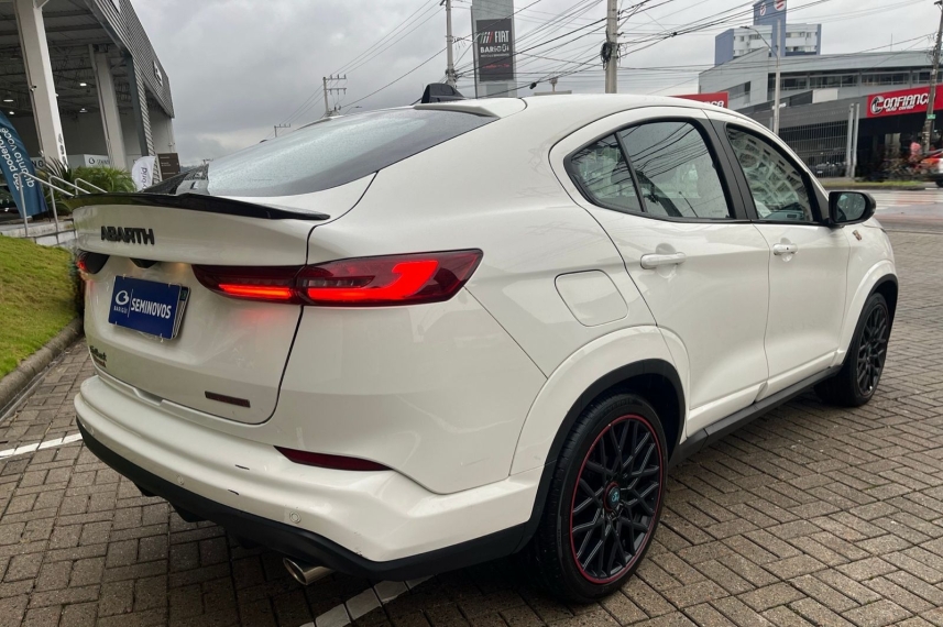 fiat fastback 1.3 turbo 270 flex abarth at6 4p automatico 20244