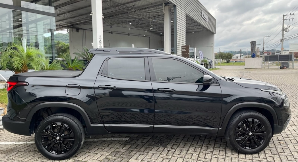 fiat toro 1.3 turbo 270 flex volcano at6 4p automatico 20233