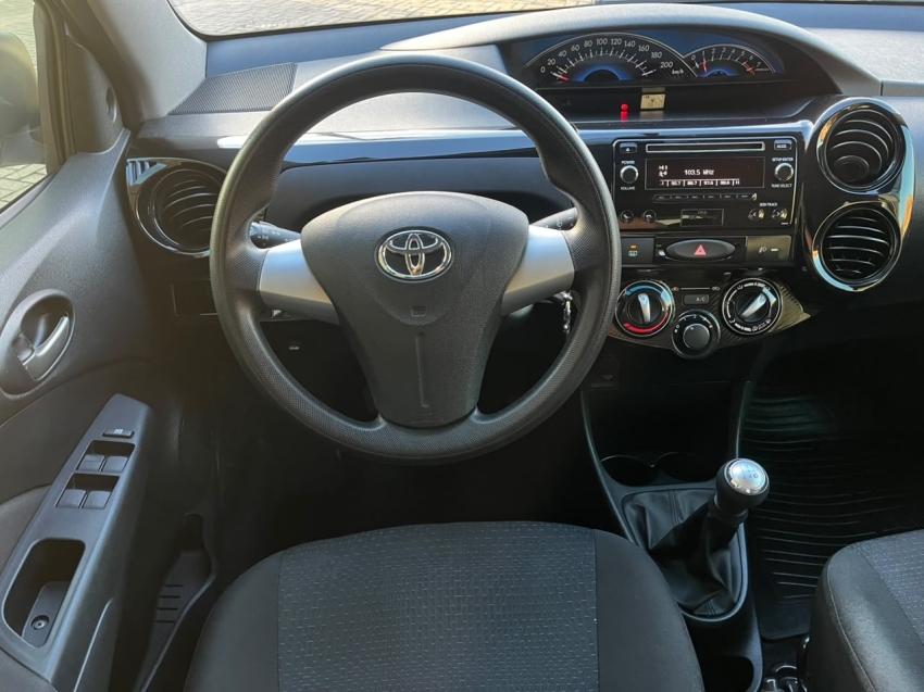toyota etios 1.3 x 16v flex 4p manual 201414