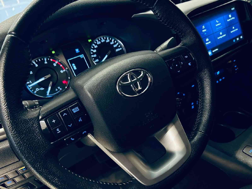 toyota hilux 2.8 d-4d turbo diesel cd sr 4x4 automatico 4p 2024