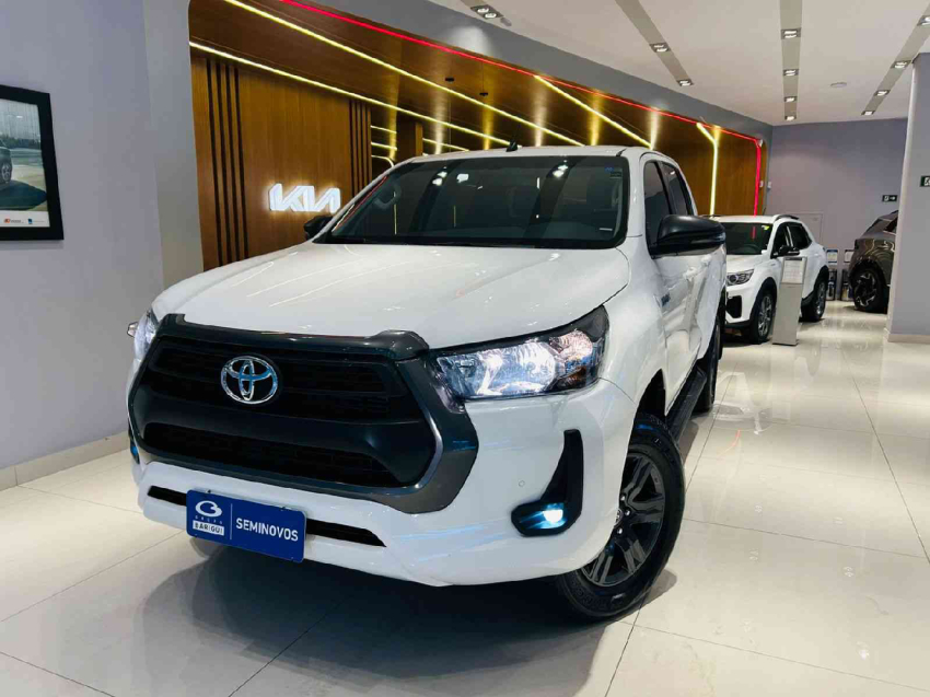 toyota hilux 2.8 d-4d turbo diesel cd sr 4x4 automatico 4p 2024