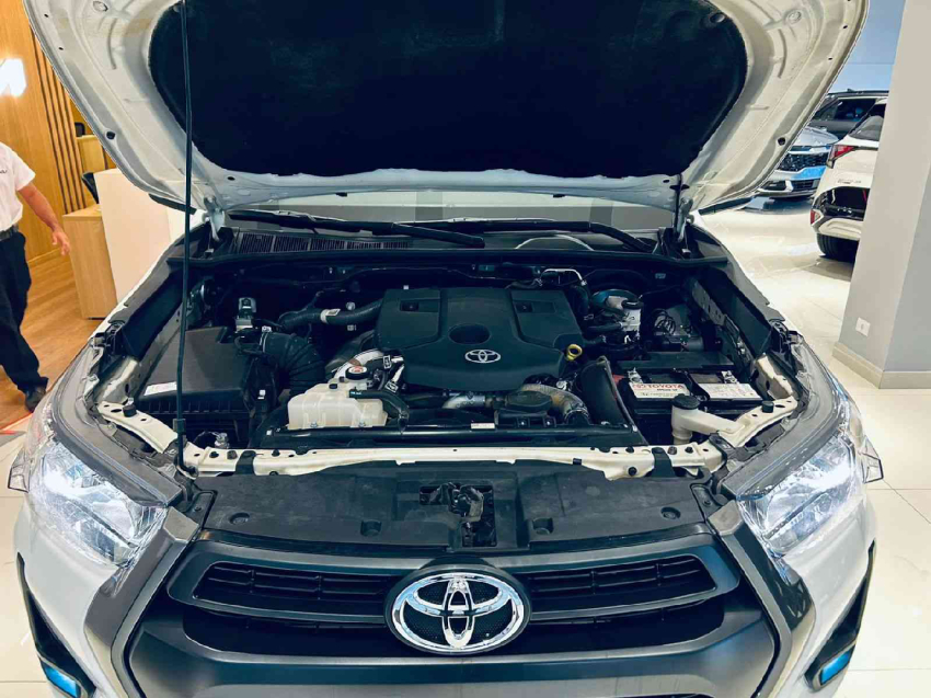 toyota hilux 2.8 d-4d turbo diesel cd sr 4x4 automatico 4p 2024