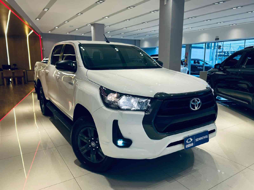 toyota hilux 2.8 d-4d turbo diesel cd sr 4x4 automatico 4p 2024