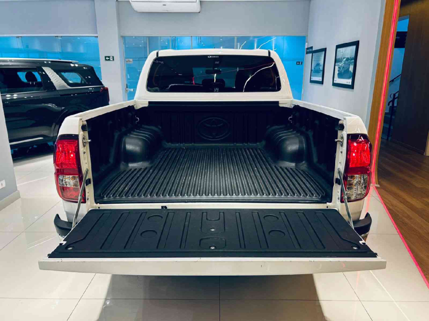 toyota hilux 2.8 d-4d turbo diesel cd sr 4x4 automatico 4p 2024