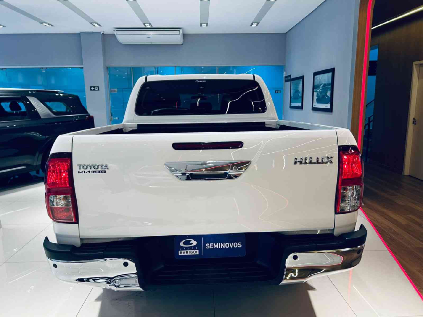 toyota hilux 2.8 d-4d turbo diesel cd sr 4x4 automatico 4p 2024