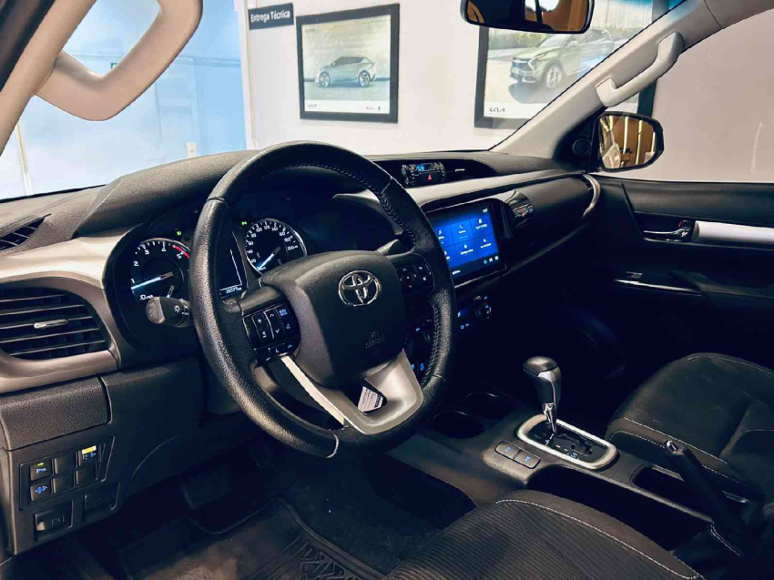 toyota hilux 2.8 d-4d turbo diesel cd sr 4x4 automatico 4p 2024