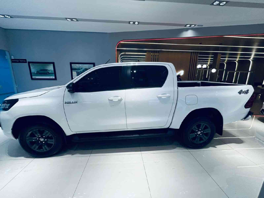 toyota hilux 2.8 d-4d turbo diesel cd sr 4x4 automatico 4p 2024