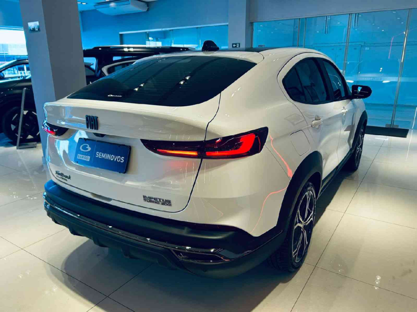 fiat fastback 1.0 turbo 200 flex impetus cvt 4p automatico 2025