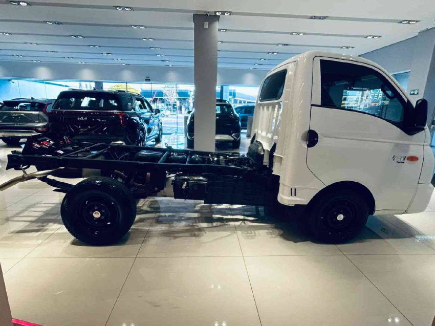 hyundai hr 2.5 longo sem cacamba 4x2 16v 130cv turbo intercooler diesel 2p manual 2022