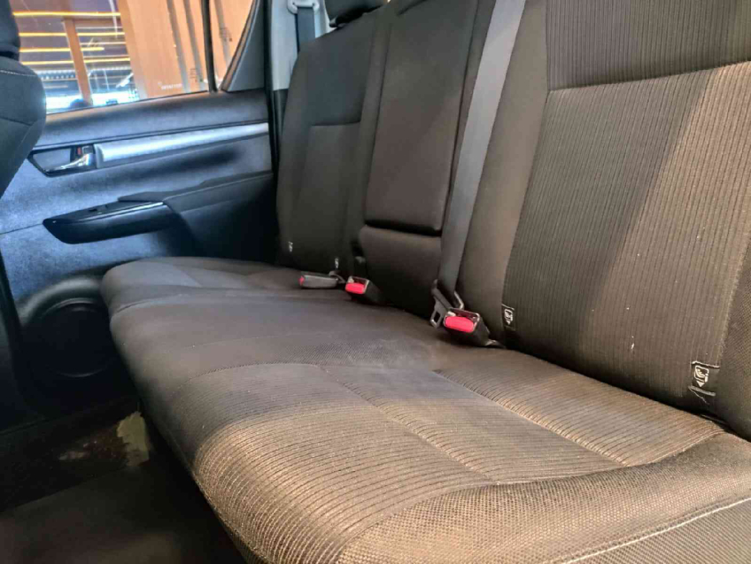 toyota hilux 2.8 d-4d turbo diesel cd sr 4x4 automatico 4p 202410