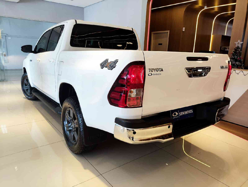 toyota hilux 2.8 d-4d turbo diesel cd sr 4x4 automatico 4p 202413