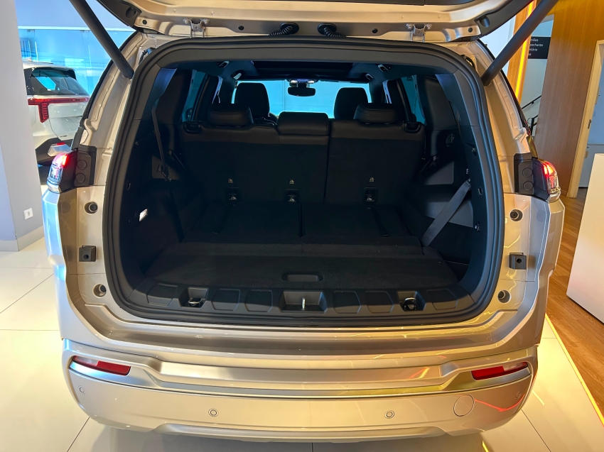 jeep commander 1.3 t270 turbo flex overland at6 2.2 diesel 4p automatico 202515