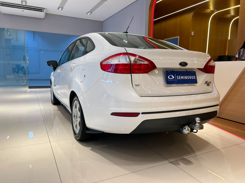 ford fiesta 1.6 se sedan 16v flex 4p manual 20145