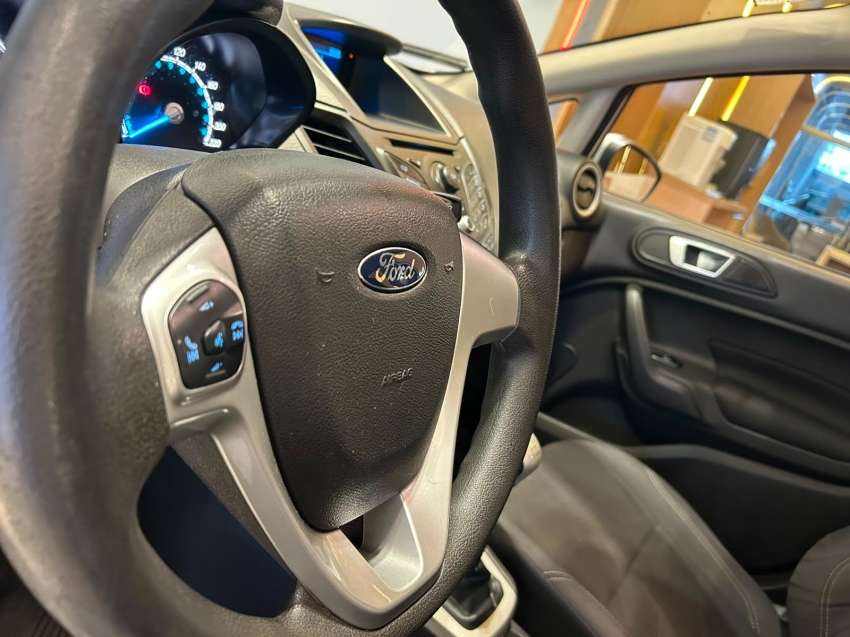 ford fiesta 1.6 se sedan 16v flex 4p manual 20148