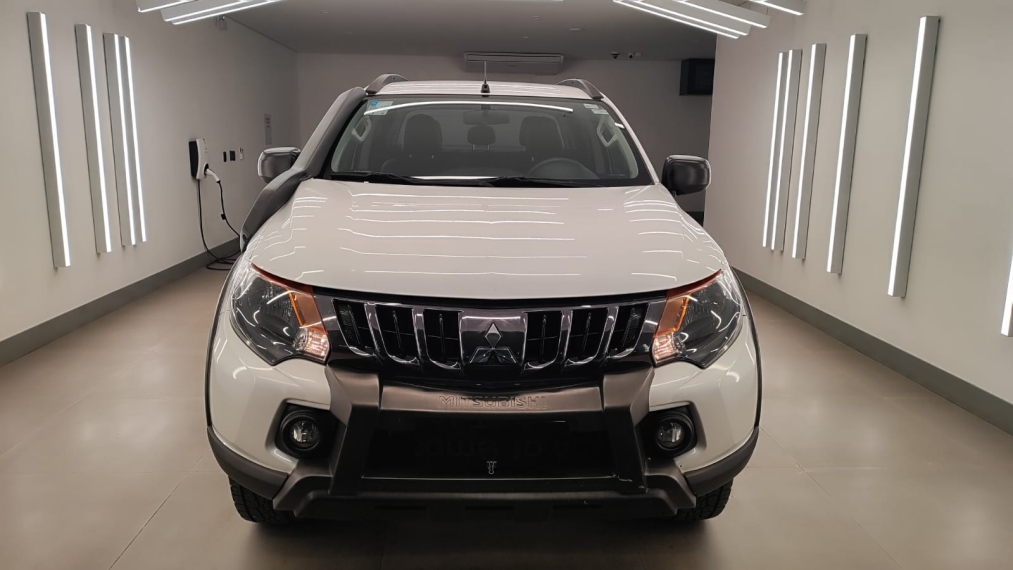 mitsubishi l200 triton 2.4 16v turbo diesel savana gls cd 4x4 automatico 2.0 4p manual 2022