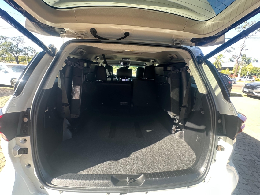 toyota hilux sw4 2.8 d-4d turbo diesel srx 7l 4x4 automatico 5p manual 2022