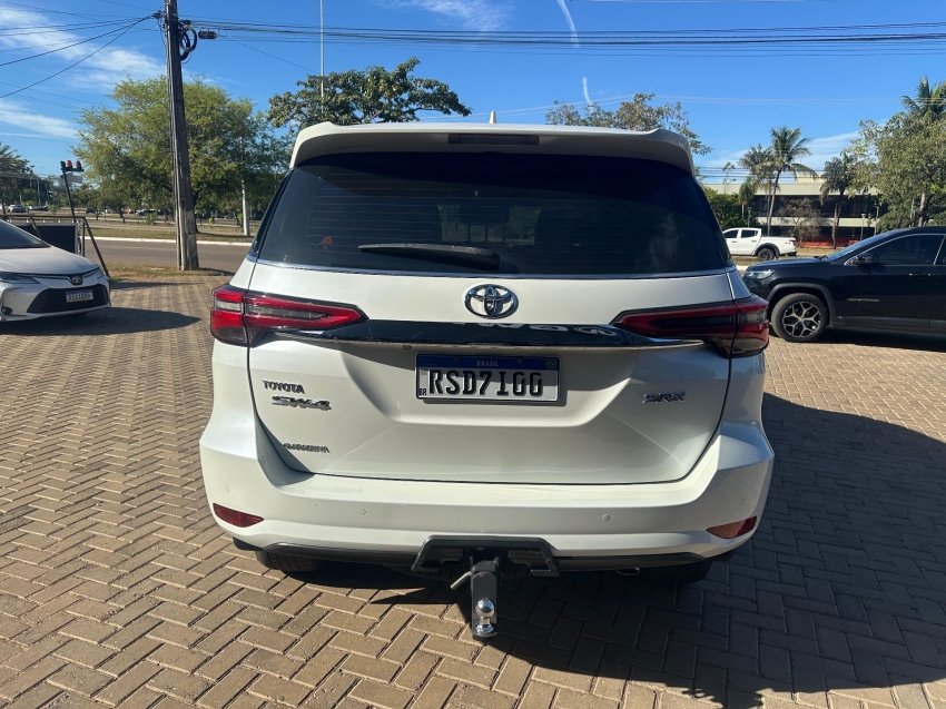 toyota hilux sw4 2.8 d-4d turbo diesel srx 7l 4x4 automatico 5p manual 2022