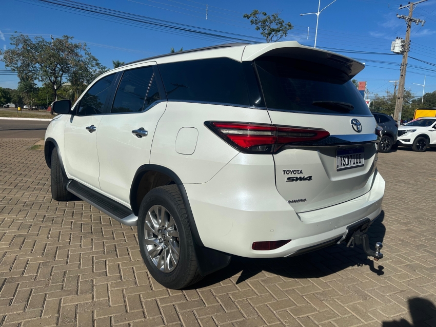 toyota hilux sw4 2.8 d-4d turbo diesel srx 7l 4x4 automatico 5p manual 2022