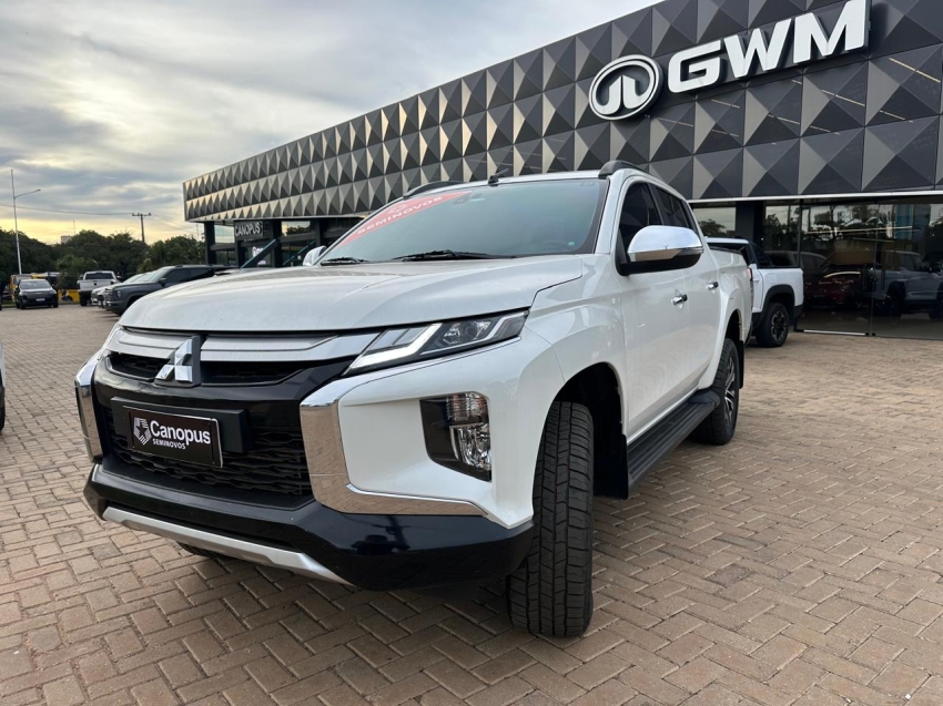 mitsubishi triton 2.4 biturbo diesel cd hpe-s 4x4 automatico 4p 2025