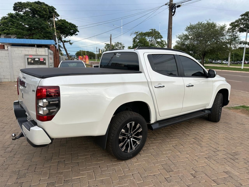 mitsubishi triton 2.4 biturbo diesel cd hpe-s 4x4 automatico 4p 20252