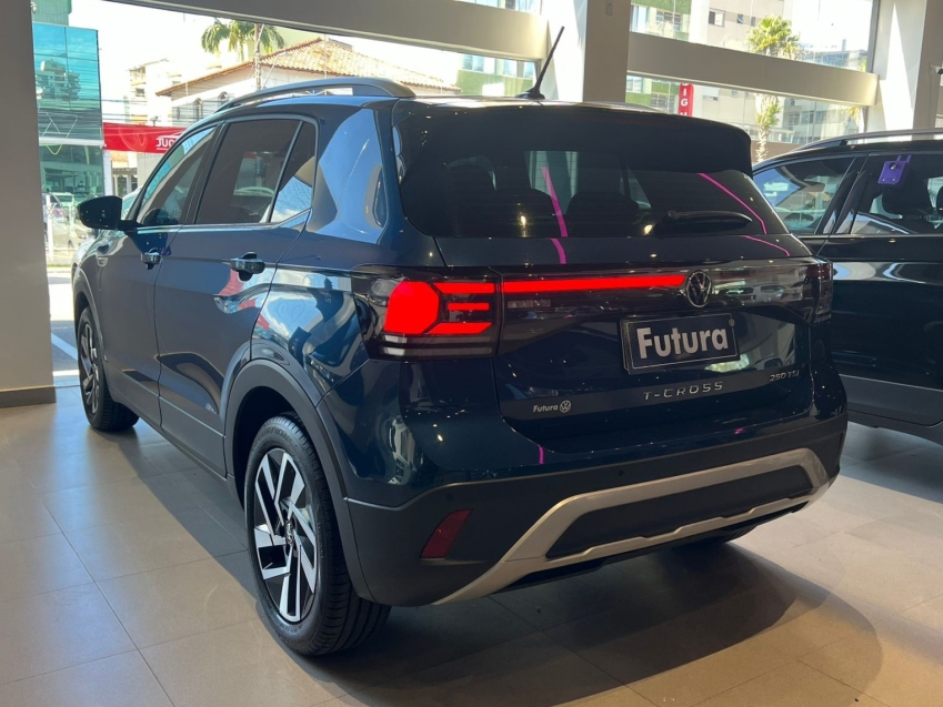 volkswagen t-cross 1.4 250 tsi total flex highline automatico gasolina 4p 2025