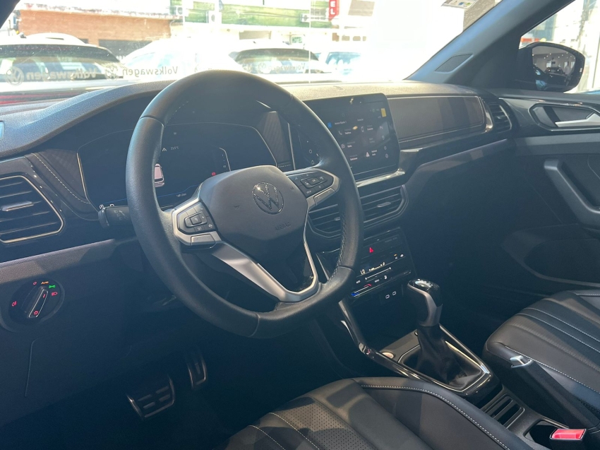 volkswagen t-cross 1.4 250 tsi total flex highline automatico gasolina 4p 2025