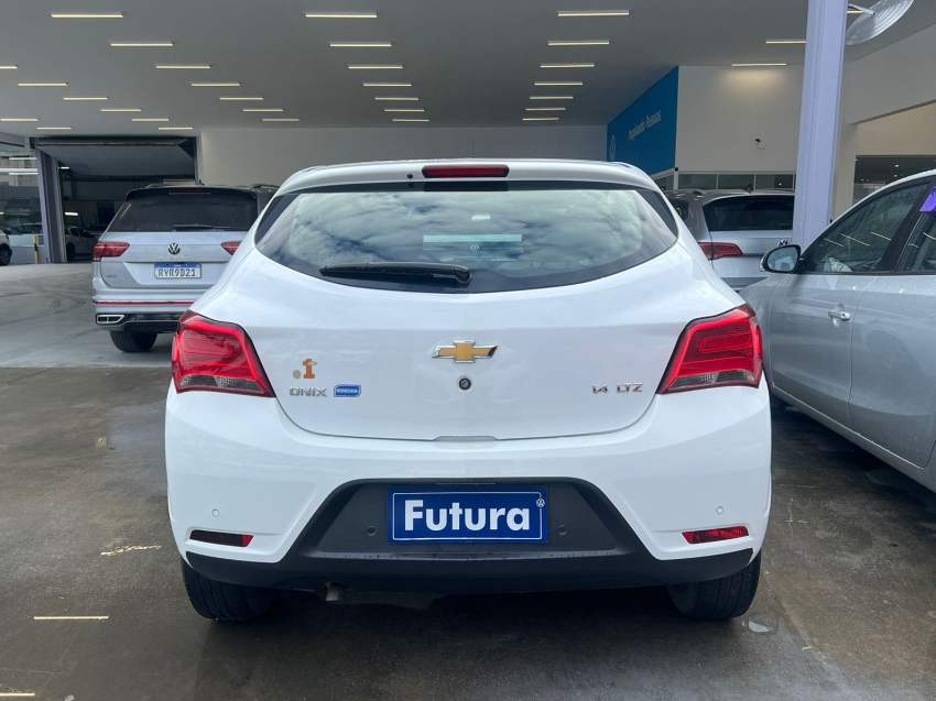 chevrolet onix 1.4 mpfi ltz 8v flex 4p manual 2018