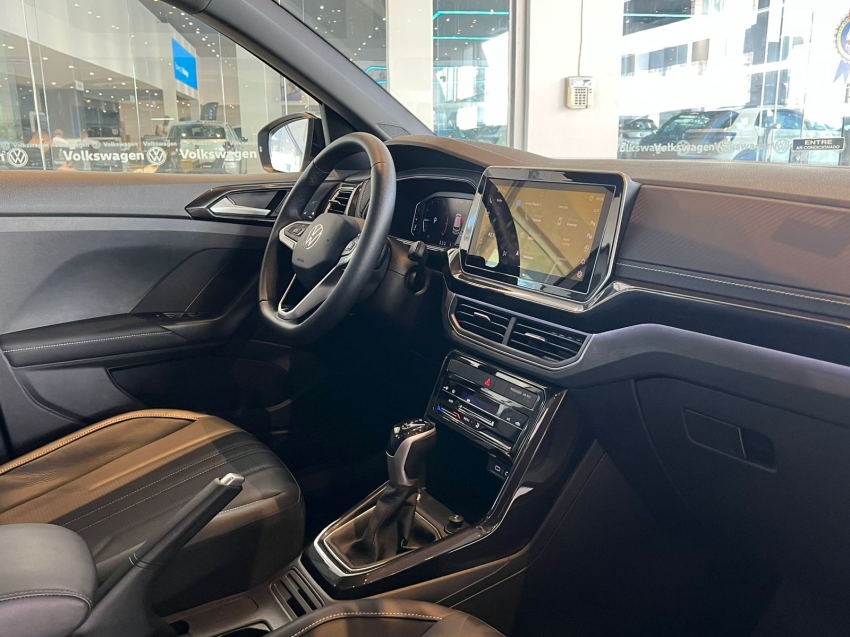 volkswagen t-cross 1.4 250 tsi total flex highline automatico gasolina 4p 2025