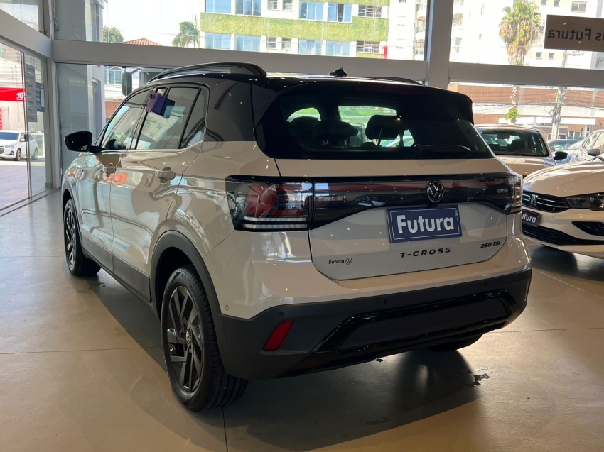 volkswagen t-cross 1.4 250 tsi total flex highline automatico gasolina 4p 2025