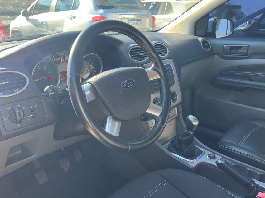 ford focus 1.6 glx 16v flex 4p manual 2013