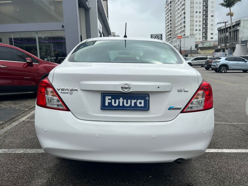 nissan versa 1.6 16v flex sl 4p manual gasolina 201412 nissan versa 1.6 16v flex sl 4p manual gasolina 201412
