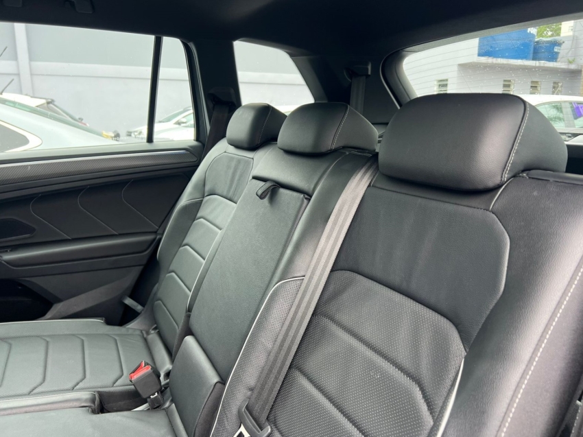 volkswagen tiguan 2.0 300 tsi gasolina allspace r-line automatico 4p 202410