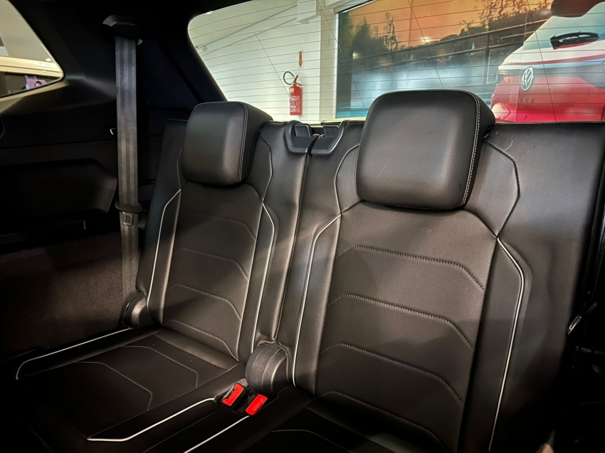 volkswagen tiguan 2.0 300 tsi gasolina allspace r-line automatico 4p 202410