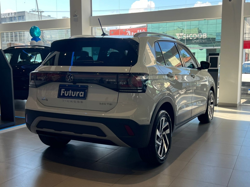 volkswagen t-cross 1.4 250 tsi total flex highline automatico gasolina 4p 202611