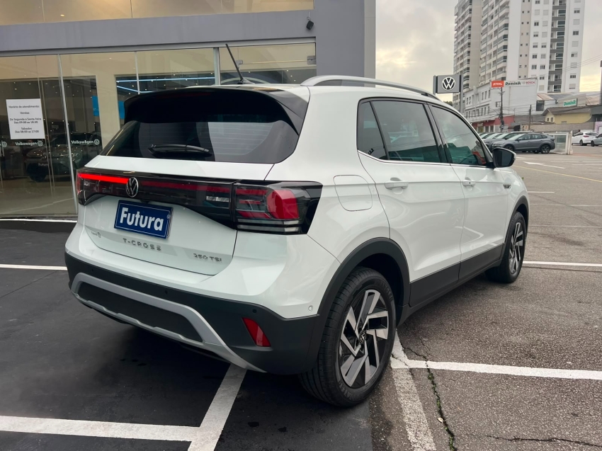 volkswagen t-cross 1.4 250 tsi total flex highline automatico gasolina 4p 202610