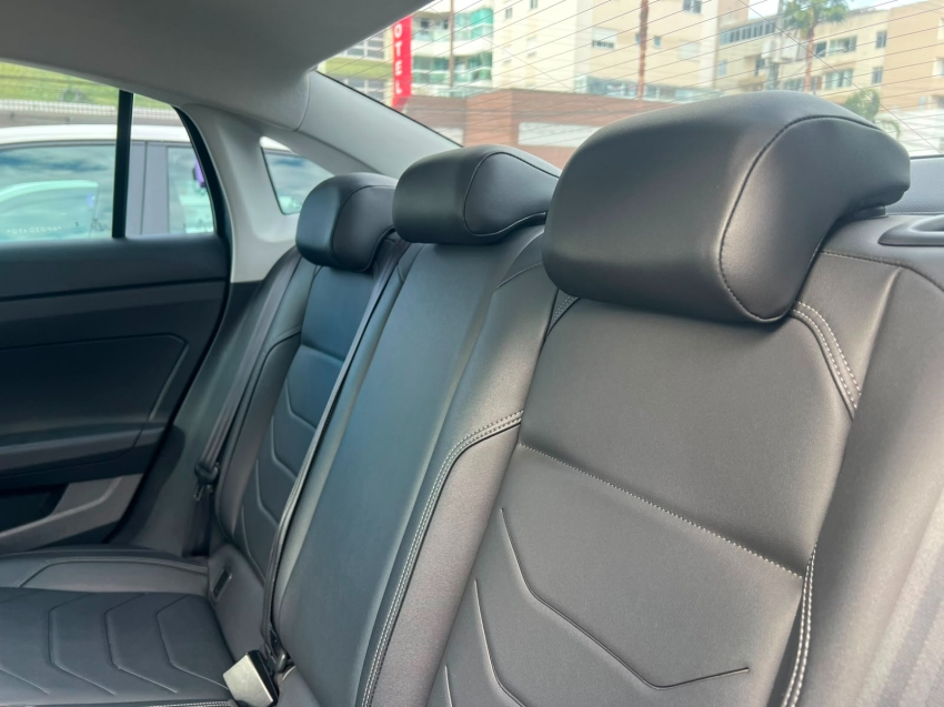volkswagen virtus 1.0 200 tsi comfortline automatico gasolina 4p 202410