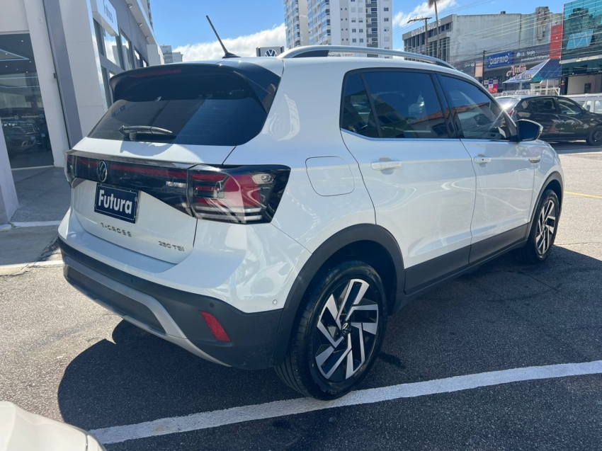 volkswagen t-cross 1.4 250 tsi total flex highline automatico 4p 202613