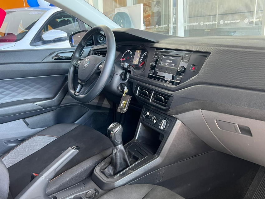 volkswagen polo 1.0 mpi track manual flex 4p automatico 2024