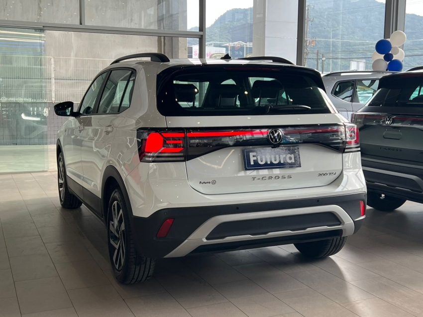 volkswagen t-cross 1.0 200 tsi total flex comfortline automatico gasolina 4p 2025