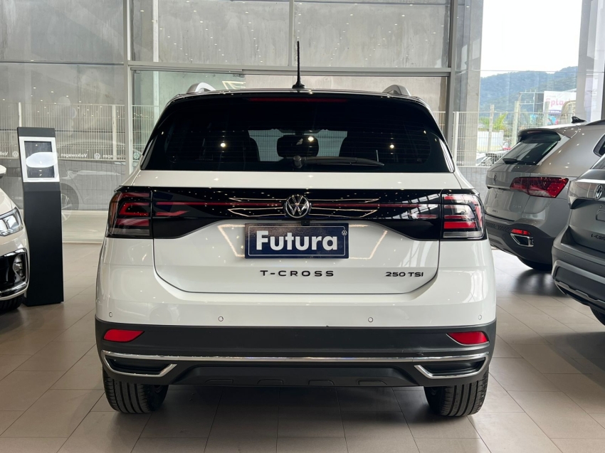 volkswagen t-cross 1.4 250 tsi total flex highline automatico gasolina 4p 2024