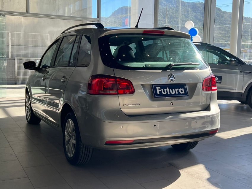 volkswagen spacefox 1.6 mi highline 8v flex 4p manual gasolina 2014