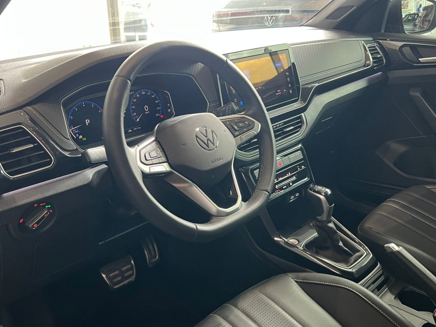 volkswagen t-cross 1.4 250 tsi total flex highline automatico gasolina 4p 2025